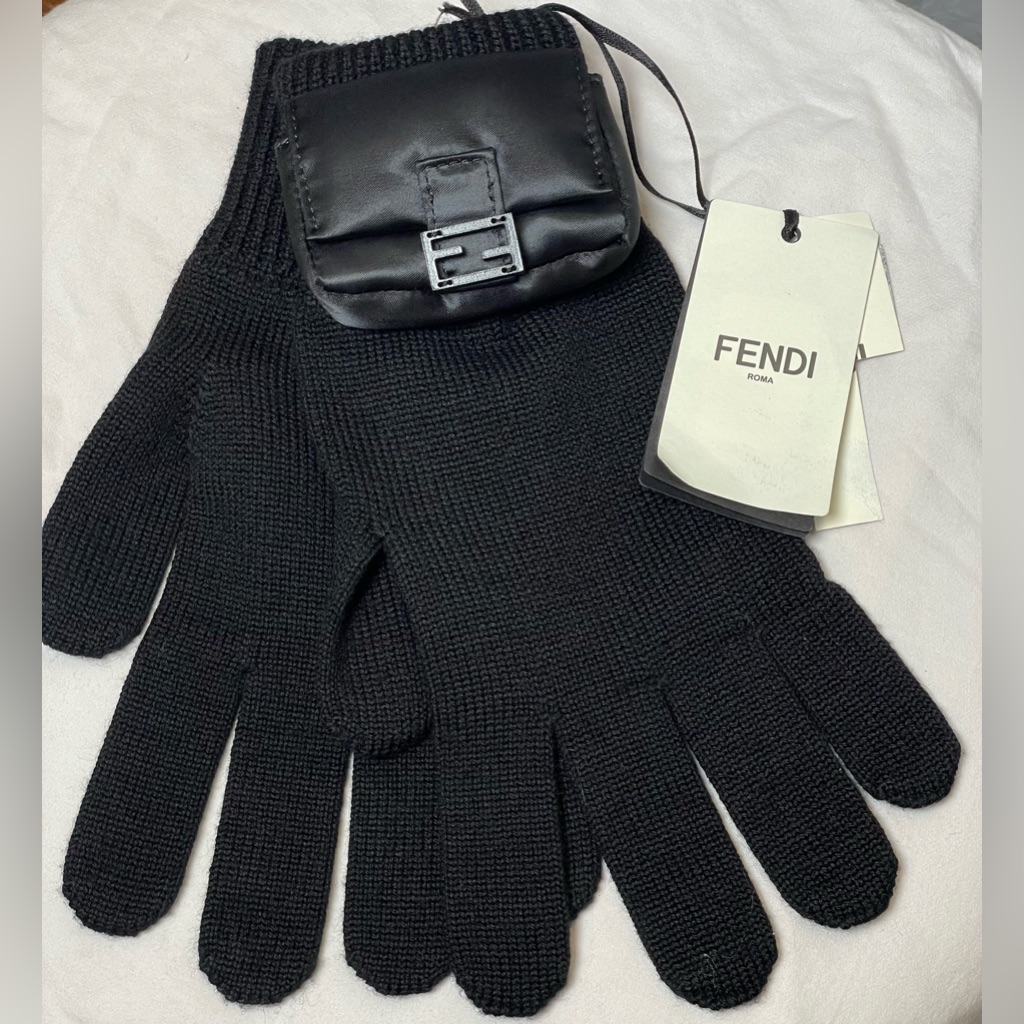 Fendi Baguette Gloves 100% Wool Nwt Includes Dust Bag Size Medium